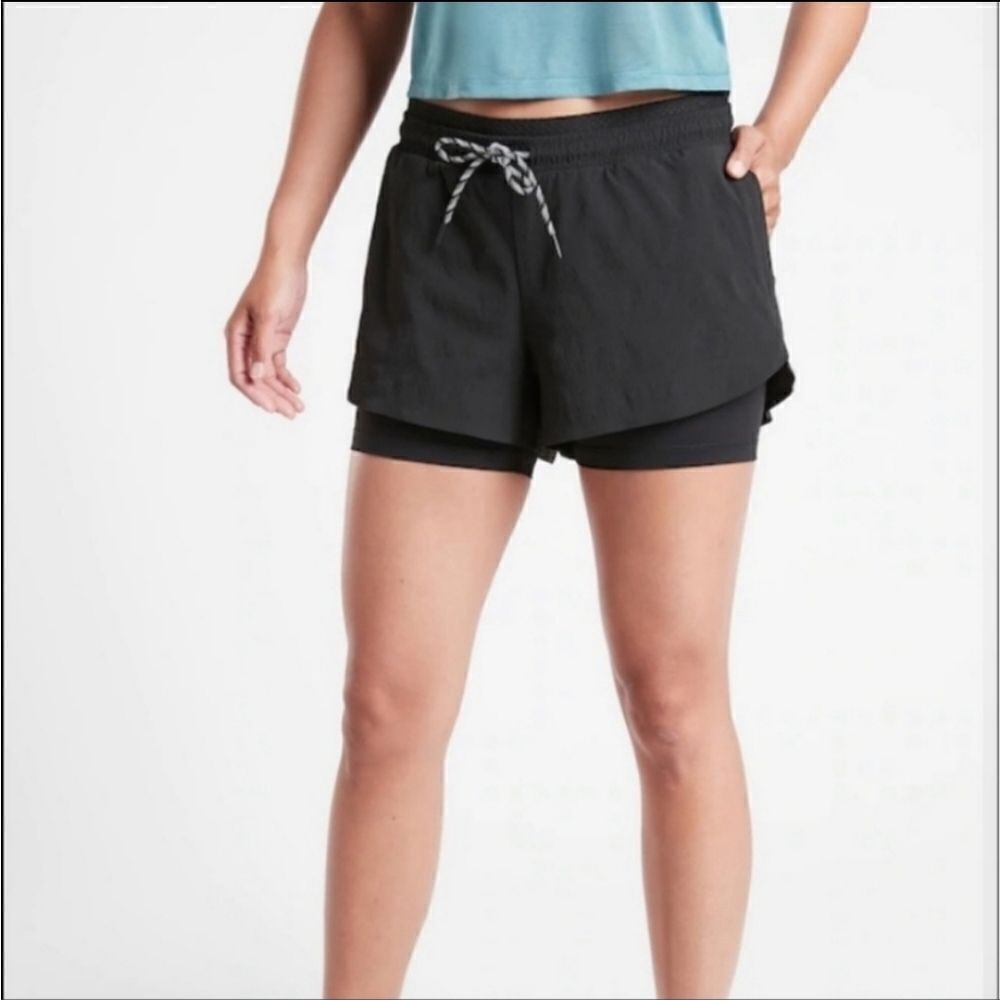 Athleta Crest 2 in 1 Shorts Size 2